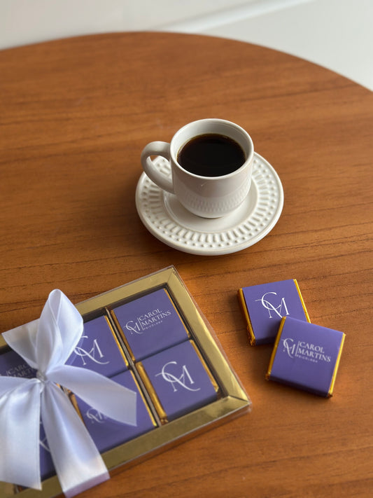 Caixa com tabletes de chocolate ao leite 80g