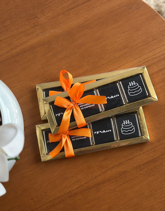 Caixa com tabletes de chocolate ao leite 40g